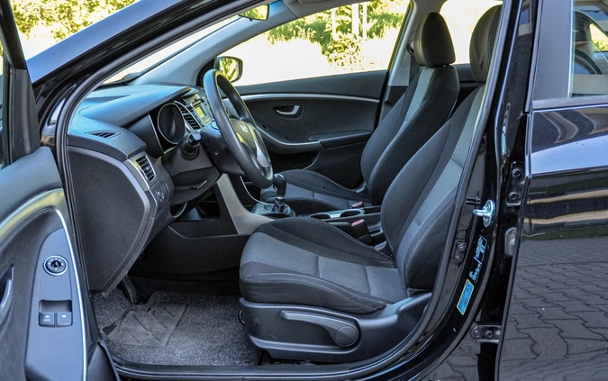 Hyundai I30 cena 29900 przebieg: 161000, rok produkcji 2012 z Wojkowice małe 67